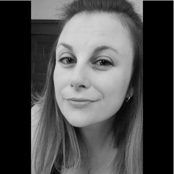 Meet your Posher, Jessica - Picture 2 of 2